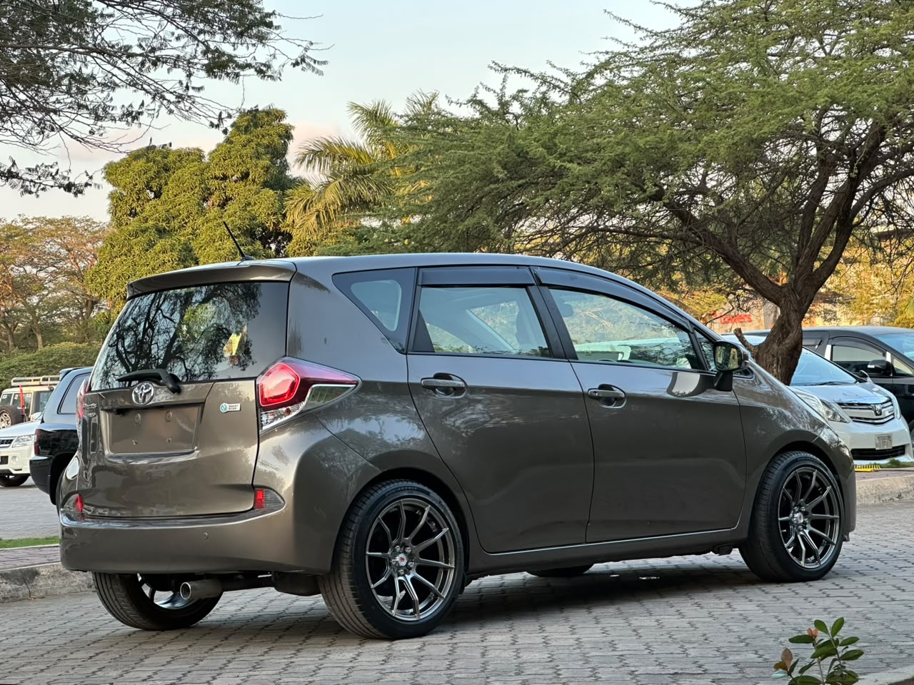TOYOTA RACTIS thumbnail 3
